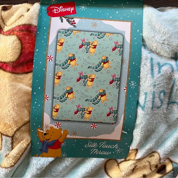 NWT Disney Winnie the Pooh Winter Christmas Silk Touch Throw Blanket - Picture 3 of 3